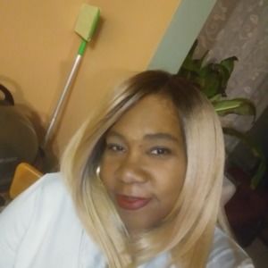 Meet your Posher, Lorraine